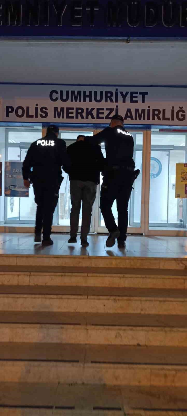 muratlida fabrikadan 1 milyonluk degerinde bakir kablo hirsizligi 4 kisi tutuklandi 0 CN9LGLS2