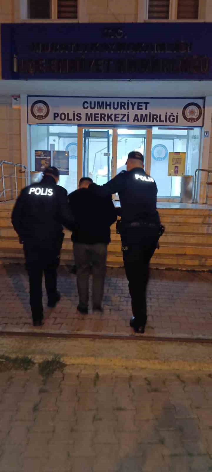 muratlida fabrikadan 1 milyonluk degerinde bakir kablo hirsizligi 4 kisi tutuklandi 1 MeYvssz2
