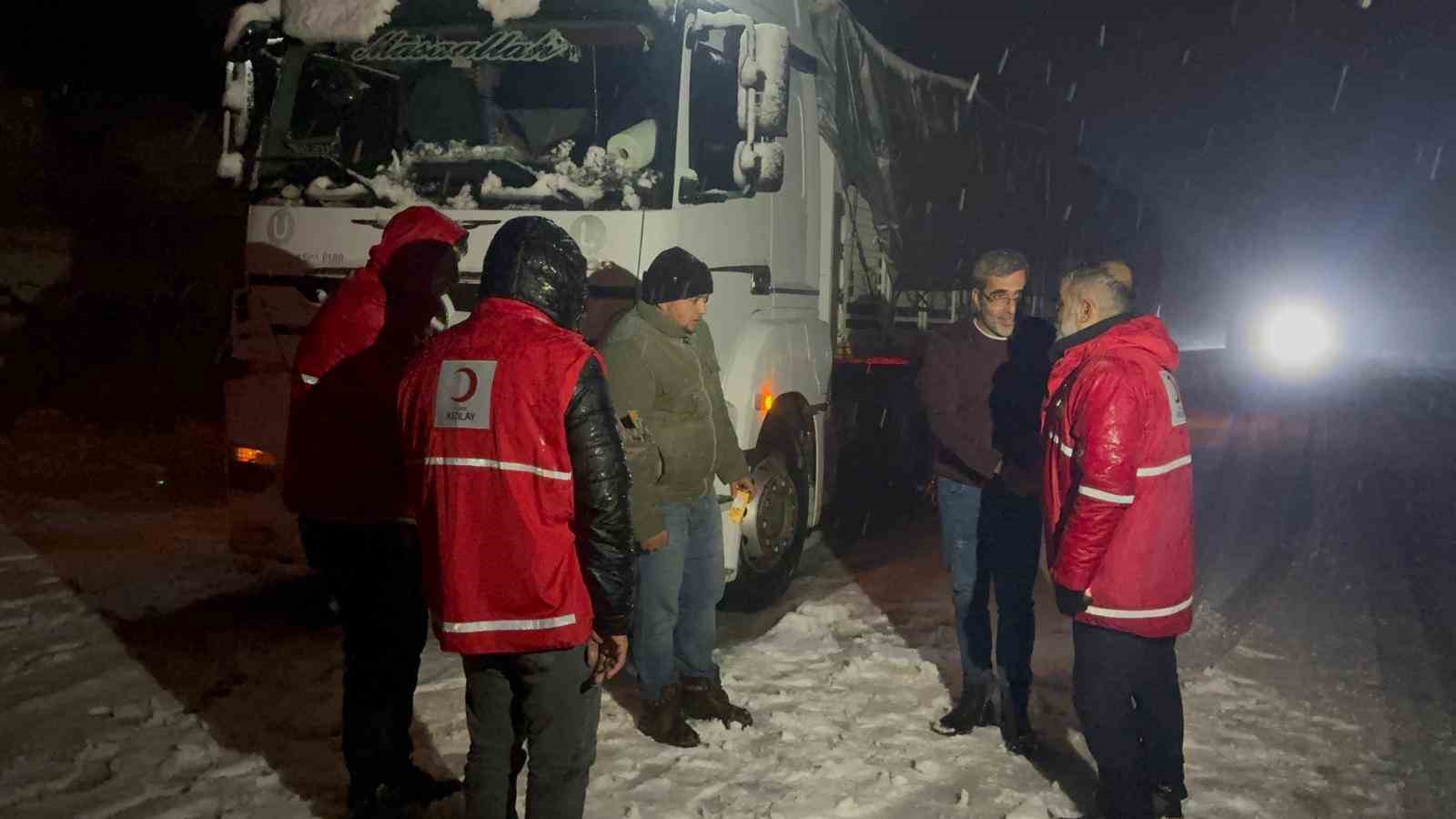 mus bingol kara yolunda mahsur kalan 40 aractaki yaklasik 80 kisi kurtarildi 3 VJNYeySD