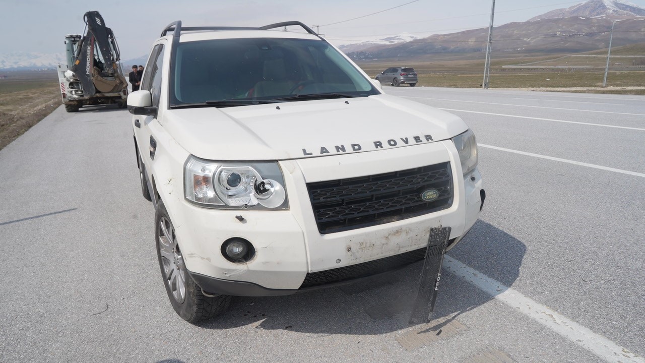Muş-Bingöl karayolunda SUV tipi araç keçi sürüsüne çarptı: 10 hayvan telef oldu 10 mus bingol karayolunda suv tipi arac keci surusune carpti 10 hayvan telef oldu 6 WYMvyP5D