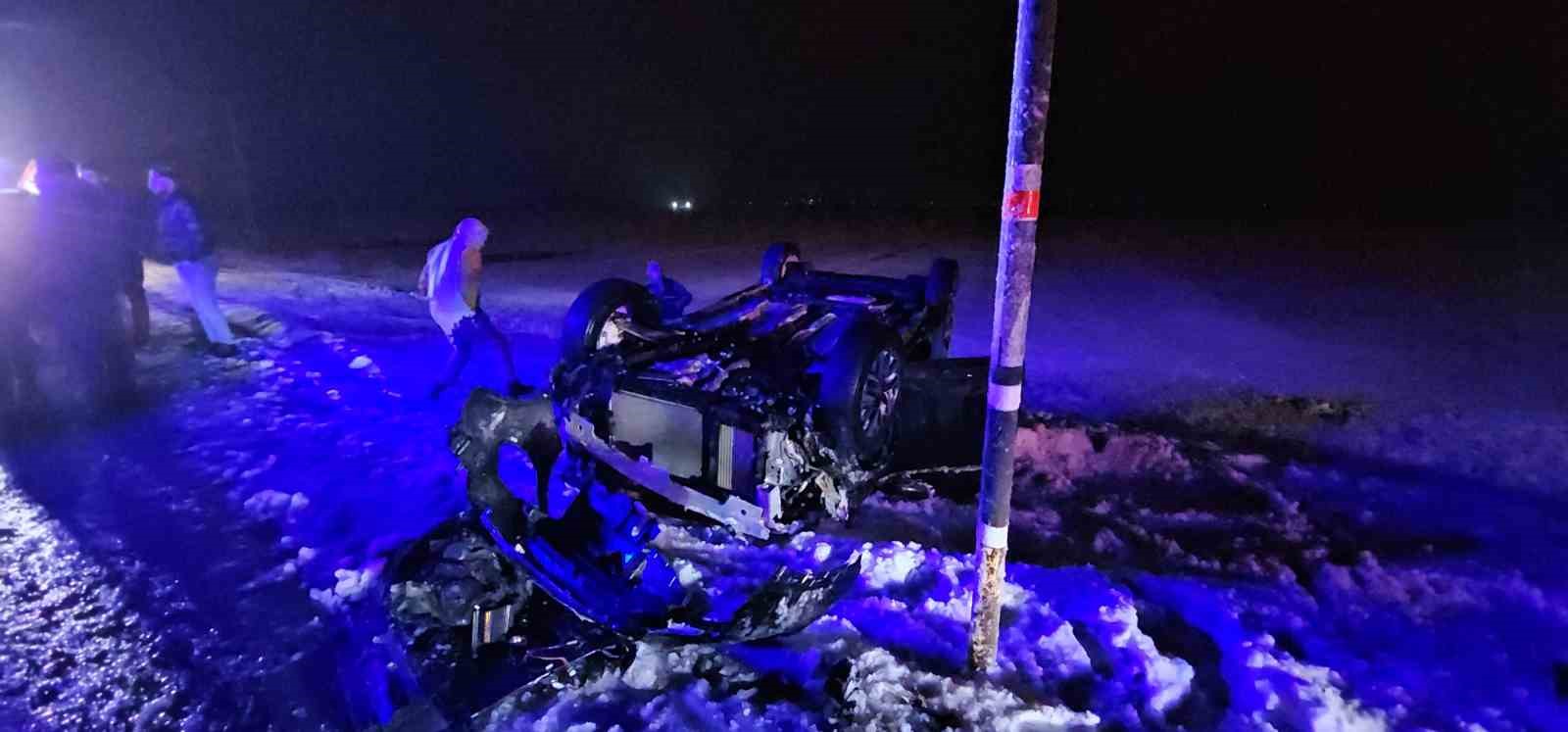 mus erzurum yolunda takla atan otomobil sarampole yuvarlandi 2 yarali 2 KwO16sRG