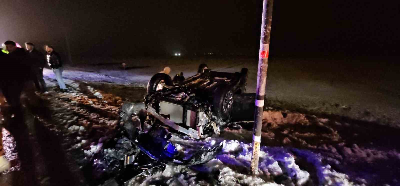 mus erzurum yolunda takla atan otomobil sarampole yuvarlandi 2 yarali 3 BhryX7YR
