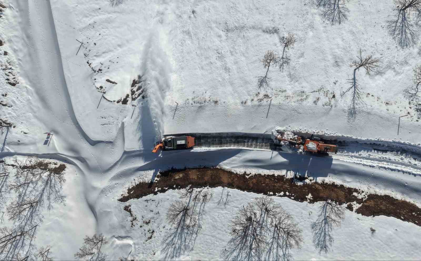 mus ile bitlis arasindaki kara yolu kar ve tipi nedeniyle ulasima kapatildi 0 mmbe8HgE