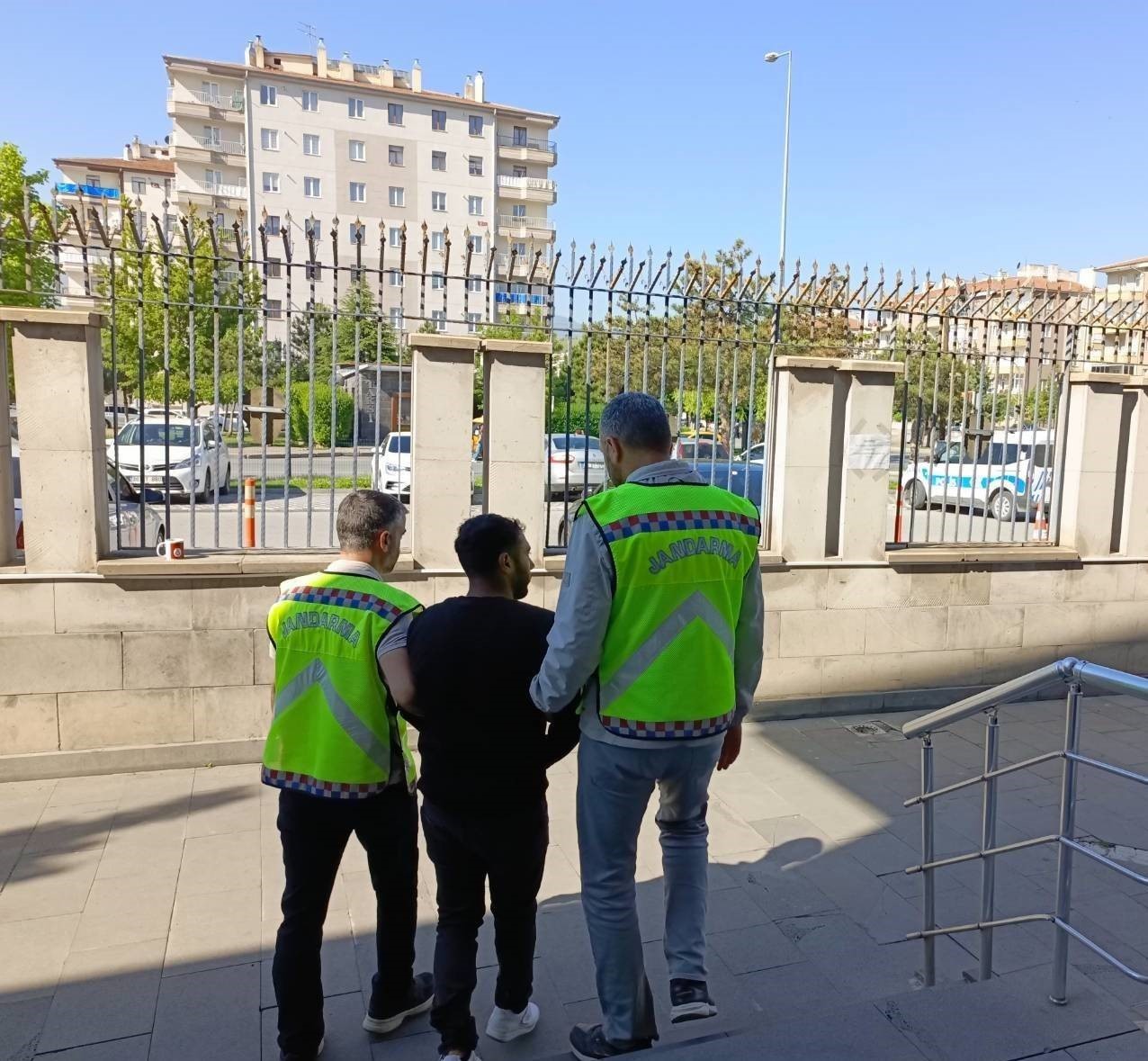 Muş merkezli 5 ilde dolandırıcılık operasyonu: 7 şüpheli yakalandı 5 mus merkezli 5 ilde dolandiricilik operasyonu 7 supheli yakalandi 1 c4fkNAKO