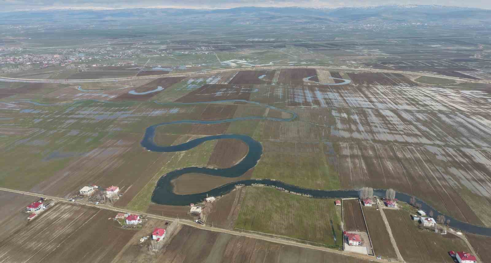 mus ovasinda kar erimesi ve saganak tarim arazilerini sular altinda birakti 1 IqnnUcVA