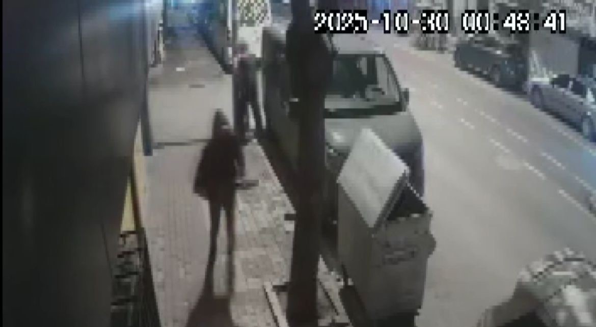 "Müsaade isteyip iş yerini kurşunladı": O anlar güvenlik kamerasına yansıdı 4 musaade isteyip is yerini kursunladi o anlar guvenlik kamerasina yansidi 0 Z4sXLPp5