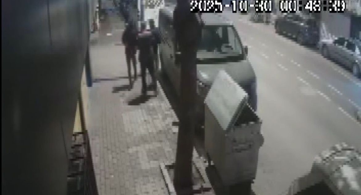 "Müsaade isteyip iş yerini kurşunladı": O anlar güvenlik kamerasına yansıdı 6 musaade isteyip is yerini kursunladi o anlar guvenlik kamerasina yansidi 2 9RAeimF3