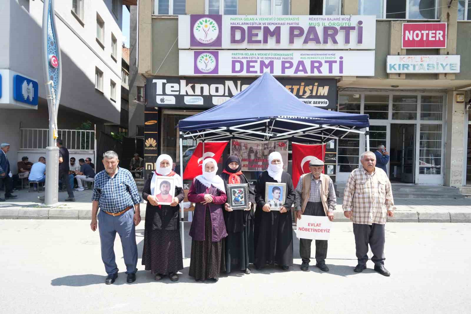 muslu ailelerin evlat nobeti devam ediyor 2 PY2dSRJl