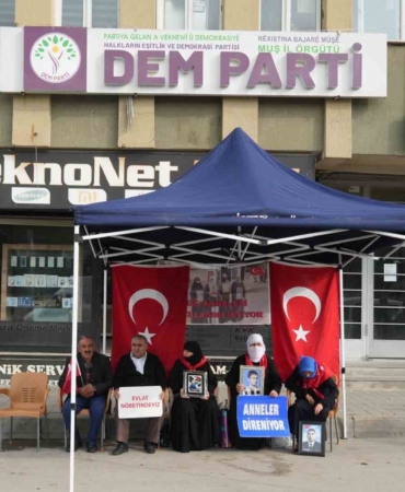 muslu-annelerin-evlat-nobeti-suruyor-Ydh71A7n.jpg