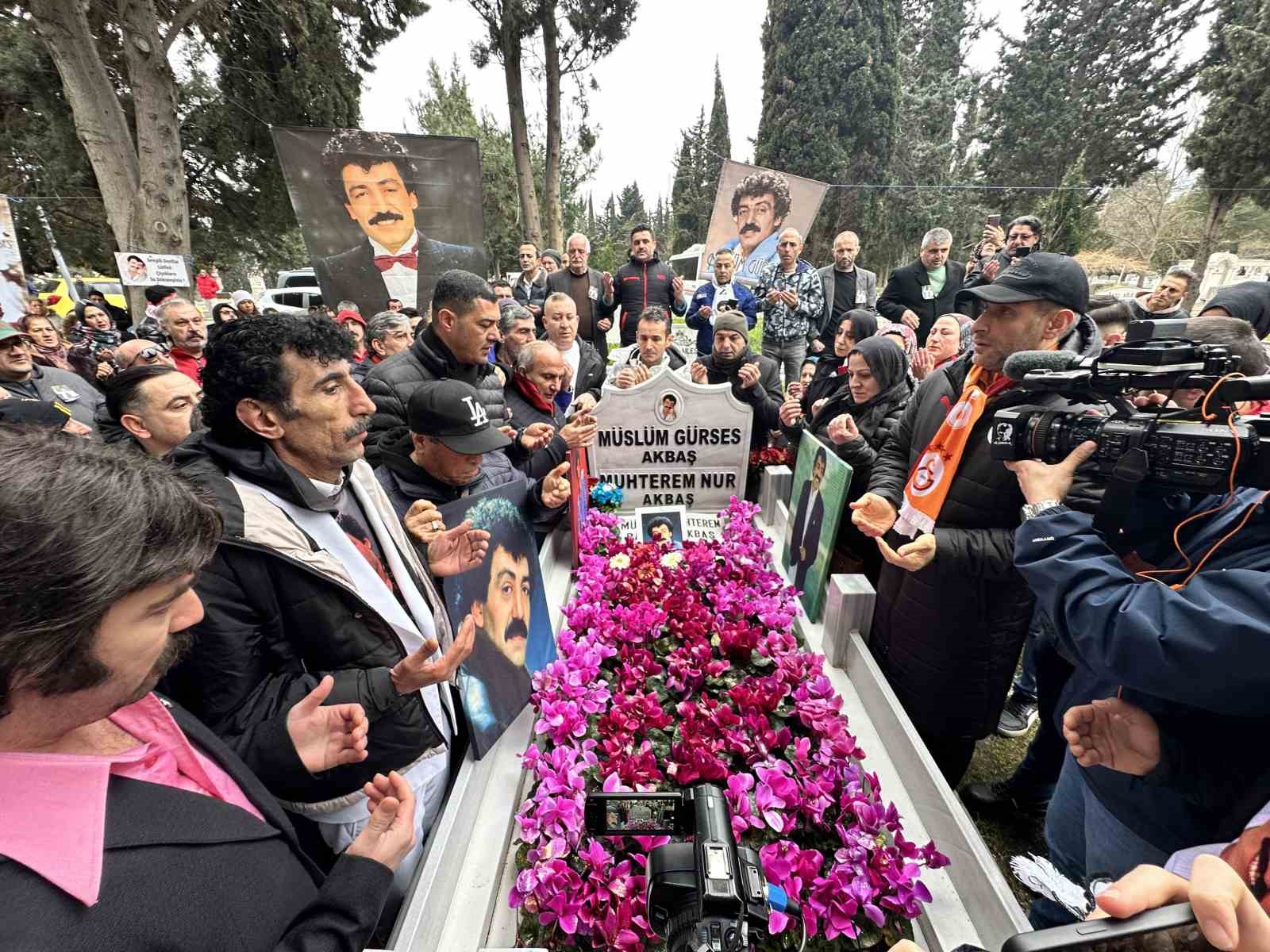 muslum baba unutulmadi sevenleri olumunun 13uncu yilinda mezari basinda bulustu 0 dh4sdcVQ
