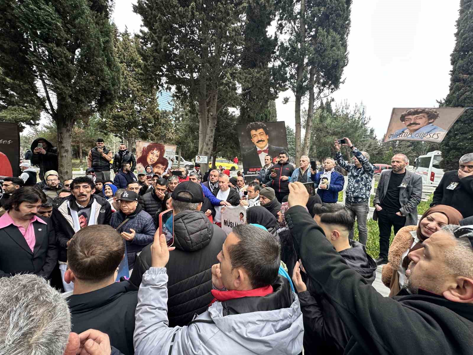 muslum baba unutulmadi sevenleri olumunun 13uncu yilinda mezari basinda bulustu 2 qKEF5CZA
