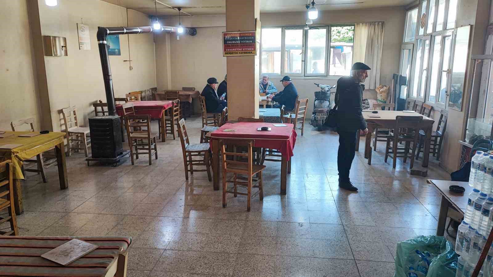 muslum gurses olumunun 13 yilinda adanada calistigi kahvehanede anildi 4 dCPdrUkD