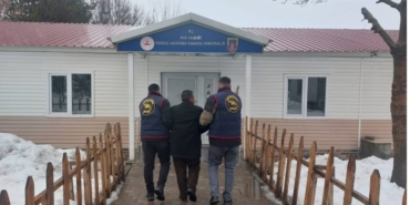 musta-1-yil-6-ay-kesinlesmis-hapis-cezasi-ile-aranan-firari-yakalandi-c4IfKQjP.jpg