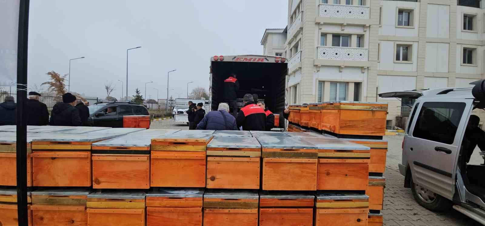 musta 100 ureticiye 1000 ari kovani dagitildi 5 228ccDzM