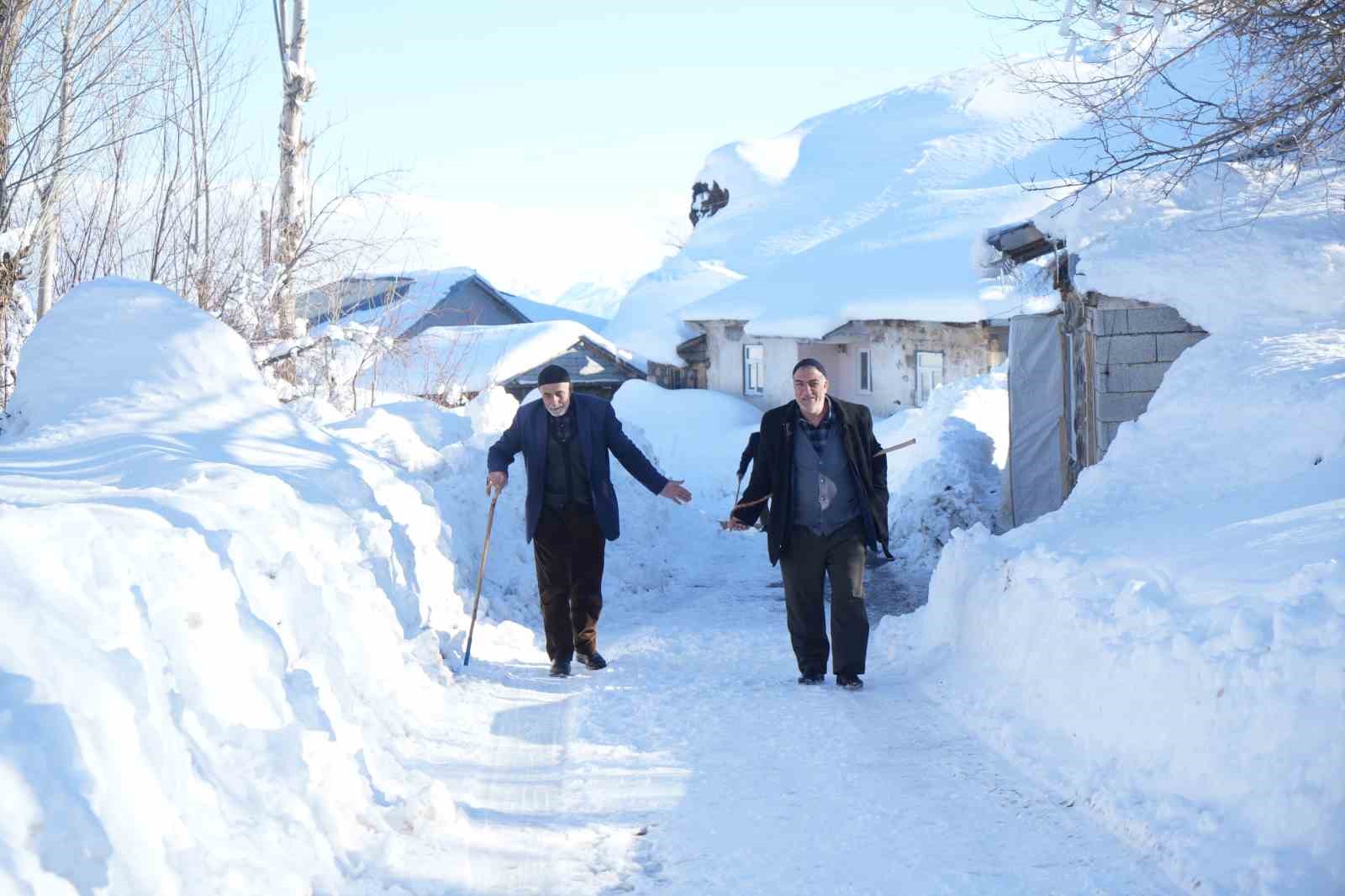 Muş’ta 1800 rakımlı köy kara gömüldü: Evler kar altında, ulaşım tünellerle sağlanıyor 17 musta 1800 rakimli koy kara gomuldu evler kar altinda ulasim tunellerle saglaniyor 13 AwTGYeAG