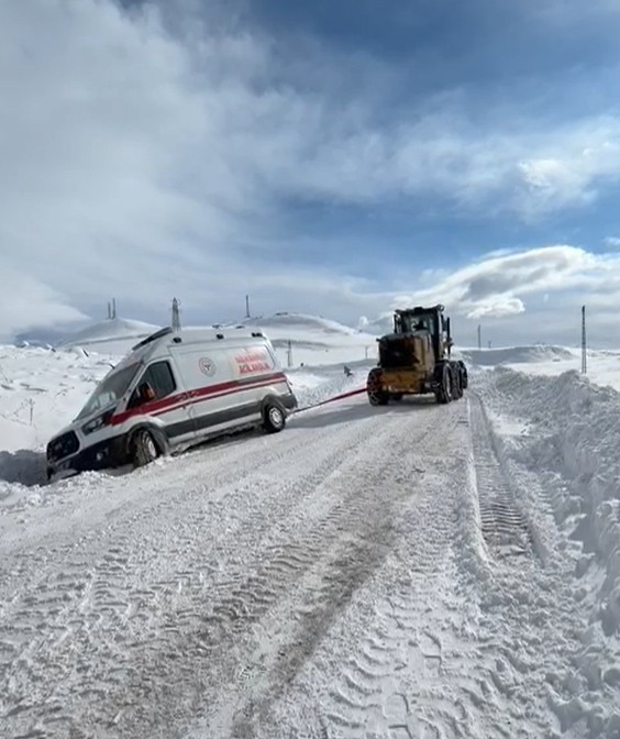 musta 303 koy yolu ulasima kapandi 3 HmEQv5BN