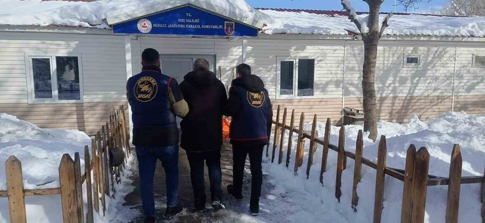 musta 4 yil 2 ay hapis cezasi bulunan sahis yakalandi 0 6VK3IuRs