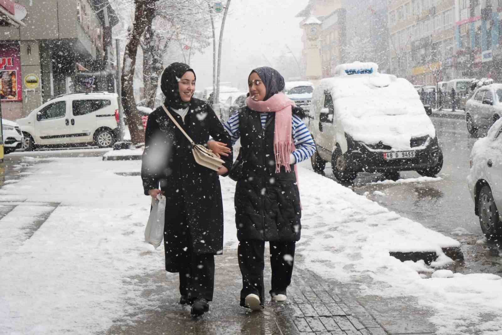musta 40 koy yolu kapandi mahsur kalan hasta kurtarildi 1 gdt3RThU