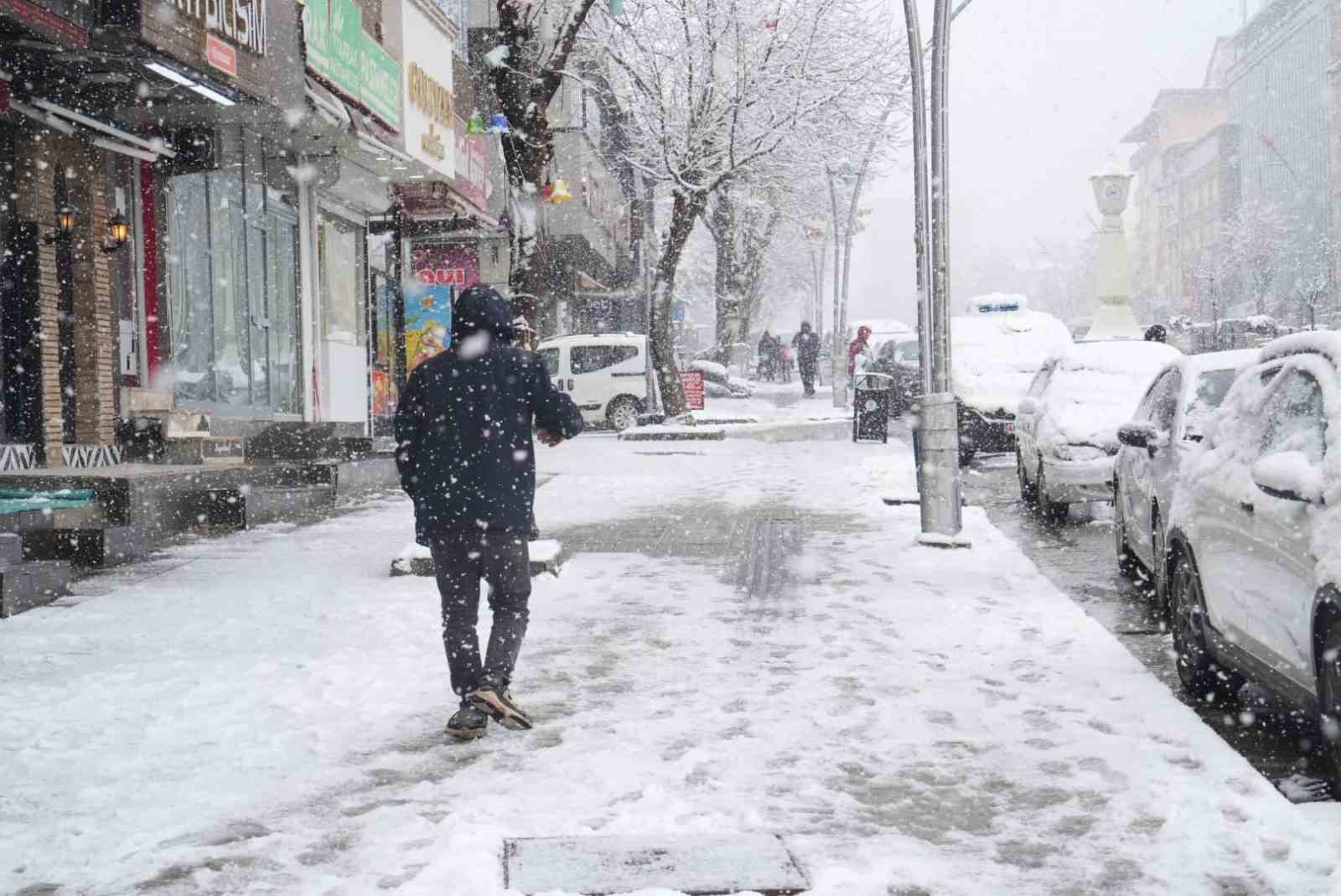 musta 40 koy yolu kapandi mahsur kalan hasta kurtarildi 2 HfTwZG6b
