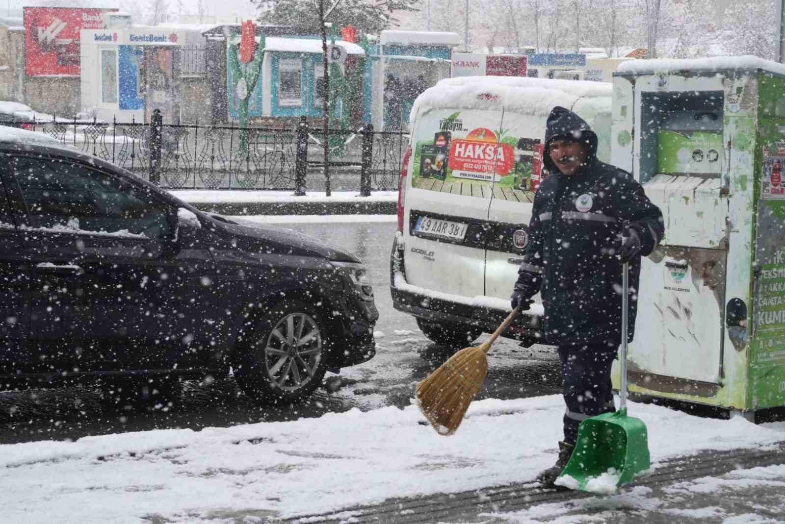 musta 40 koy yolu kapandi mahsur kalan hasta kurtarildi 6