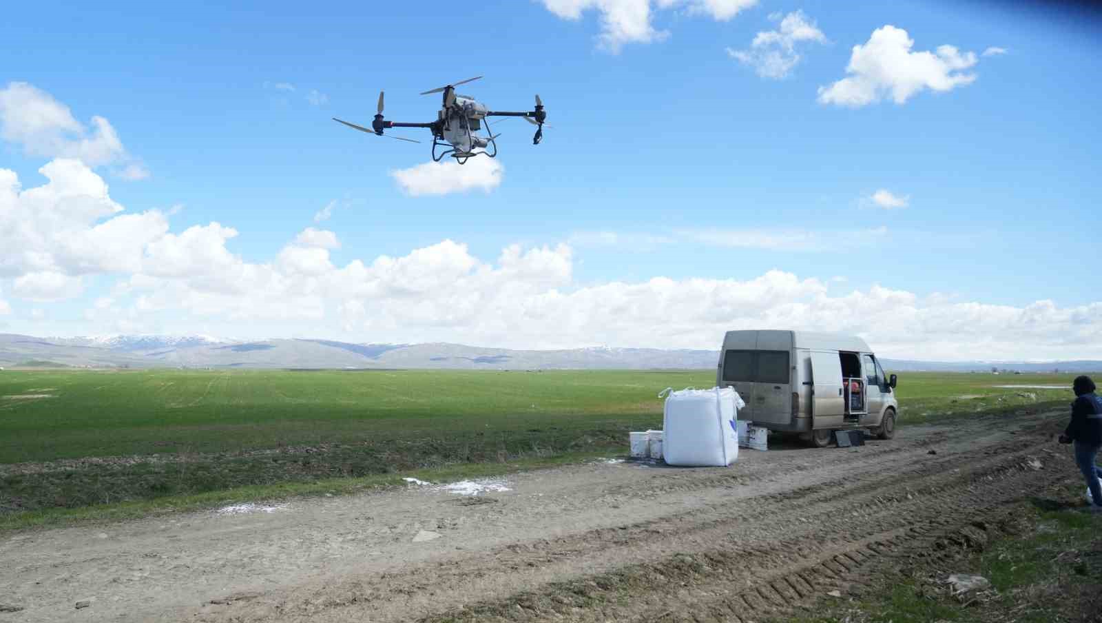 musta 42 bin donumluk tarim arazisi dron ile gubrelendi 1