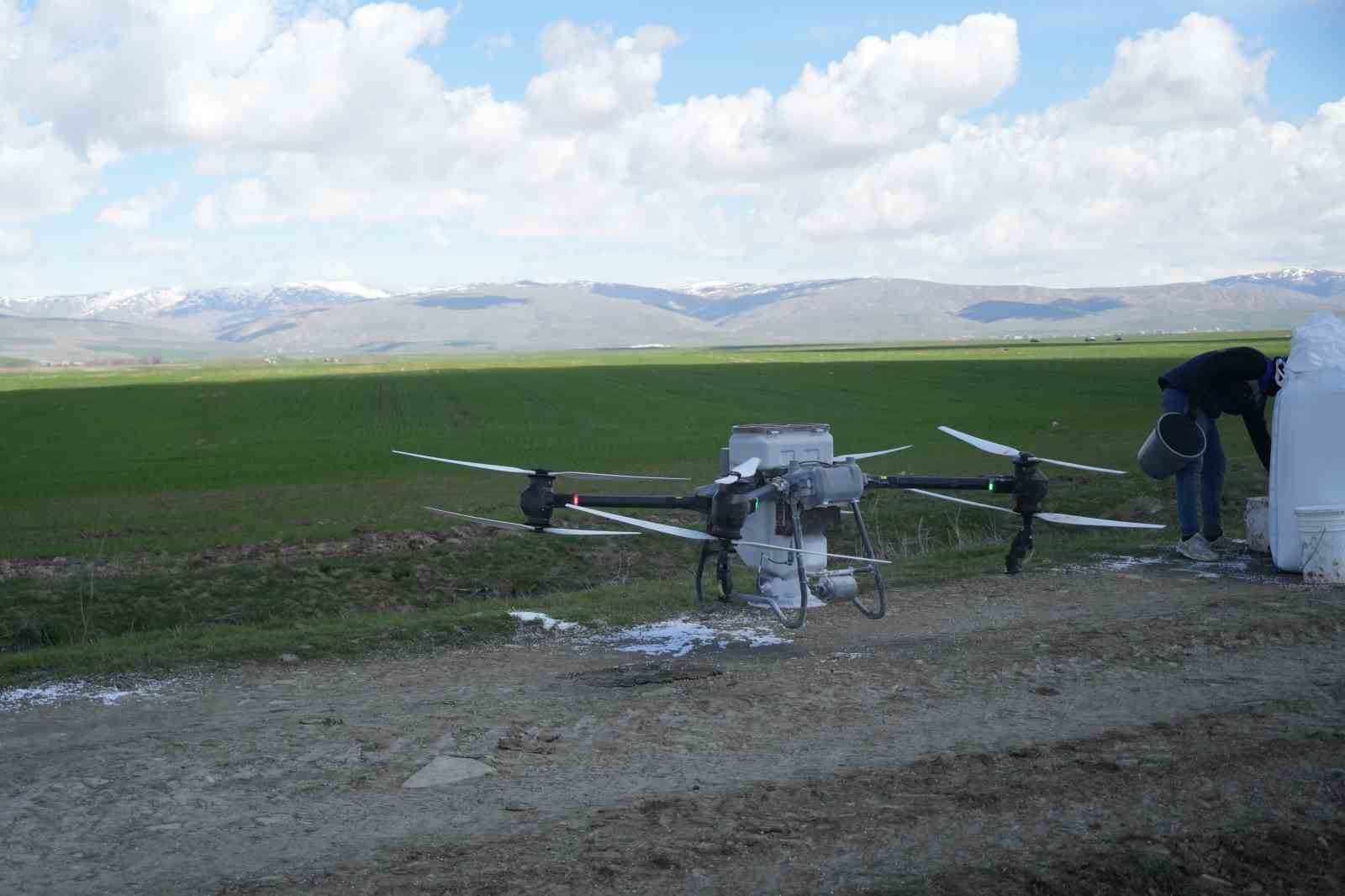musta 42 bin donumluk tarim arazisi dron ile gubrelendi 3 mS6z4OHl