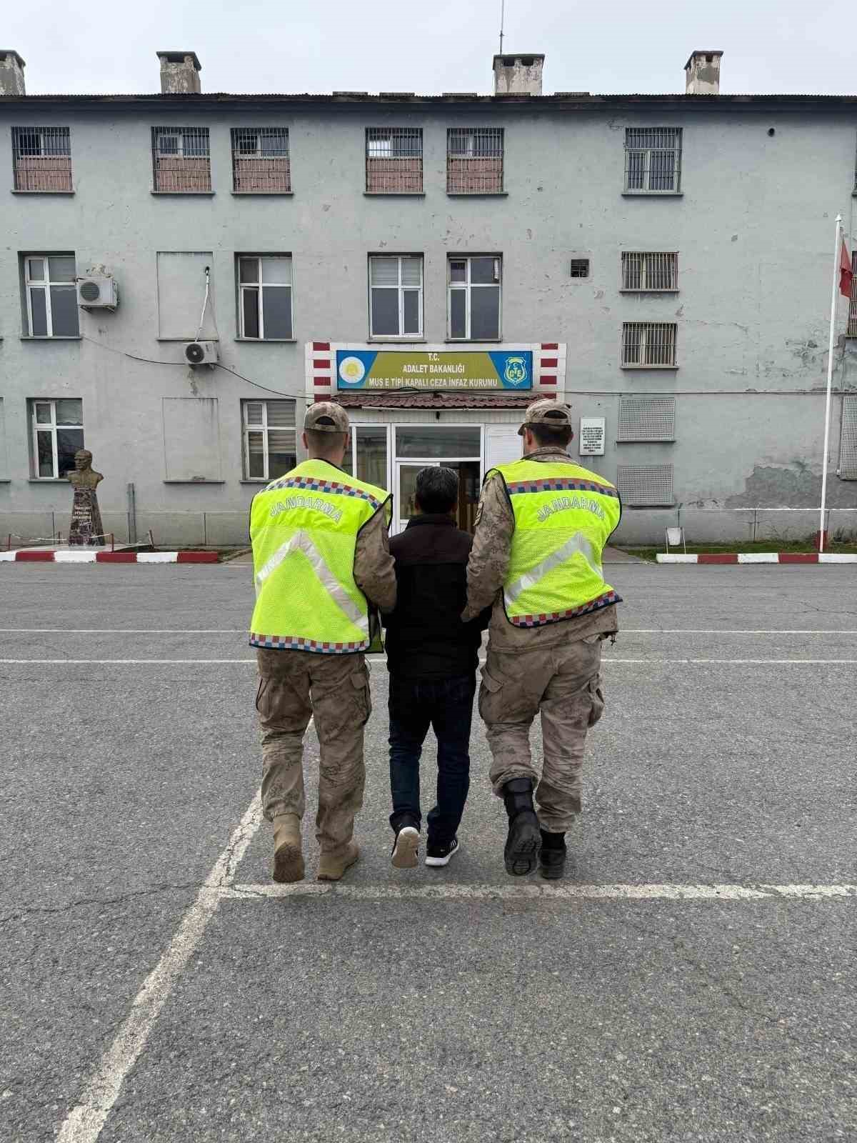 musta 5 yil hapisle aranan sahis yakalandi 0 PMQev7fL