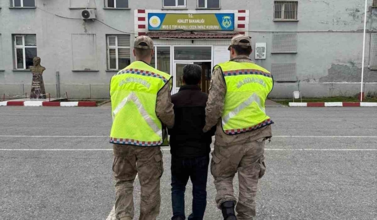 musta-5-yil-hapisle-aranan-sahis-yakalandi-wsS4es1b.jpg