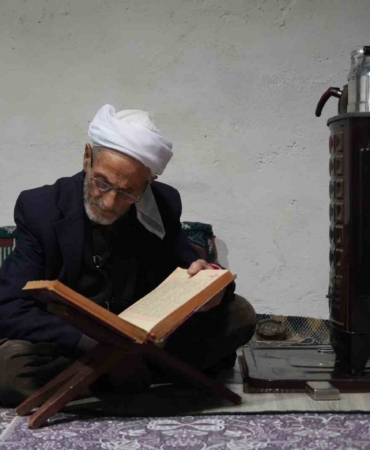 musta-86-yasindaki-rustem-dede-50-yildir-sadece-cay-ve-gofretle-yasamini-surduruyor-1buVBvTF.jpg