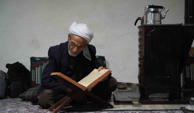 musta-86-yasindaki-rustem-dede-50-yildir-sadece-cay-ve-gofretle-yasamini-surduruyor-1buVBvTF.jpg