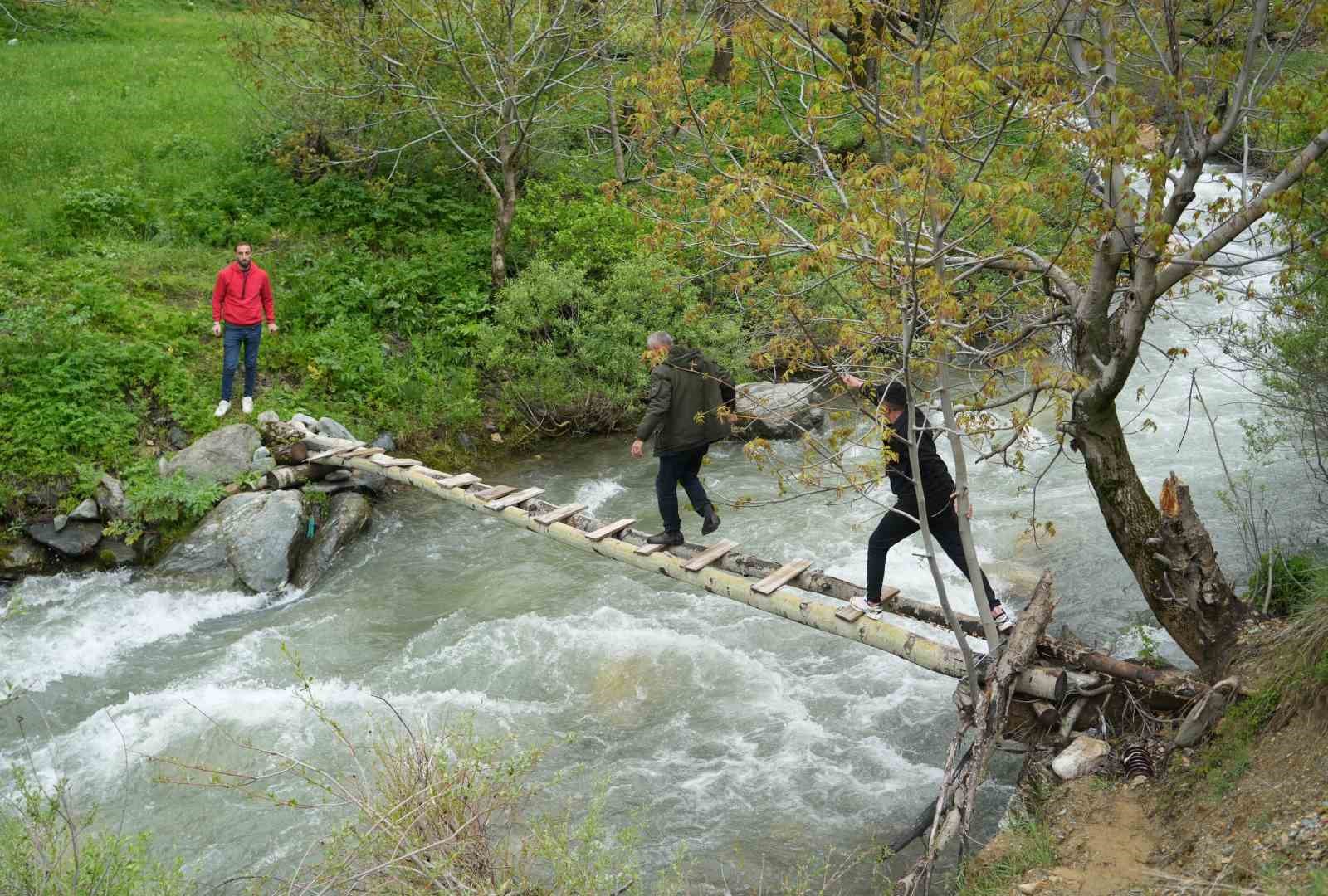 musta akintiya kapilan kadini arama calismalari suruyor 4 NOXFKUZG