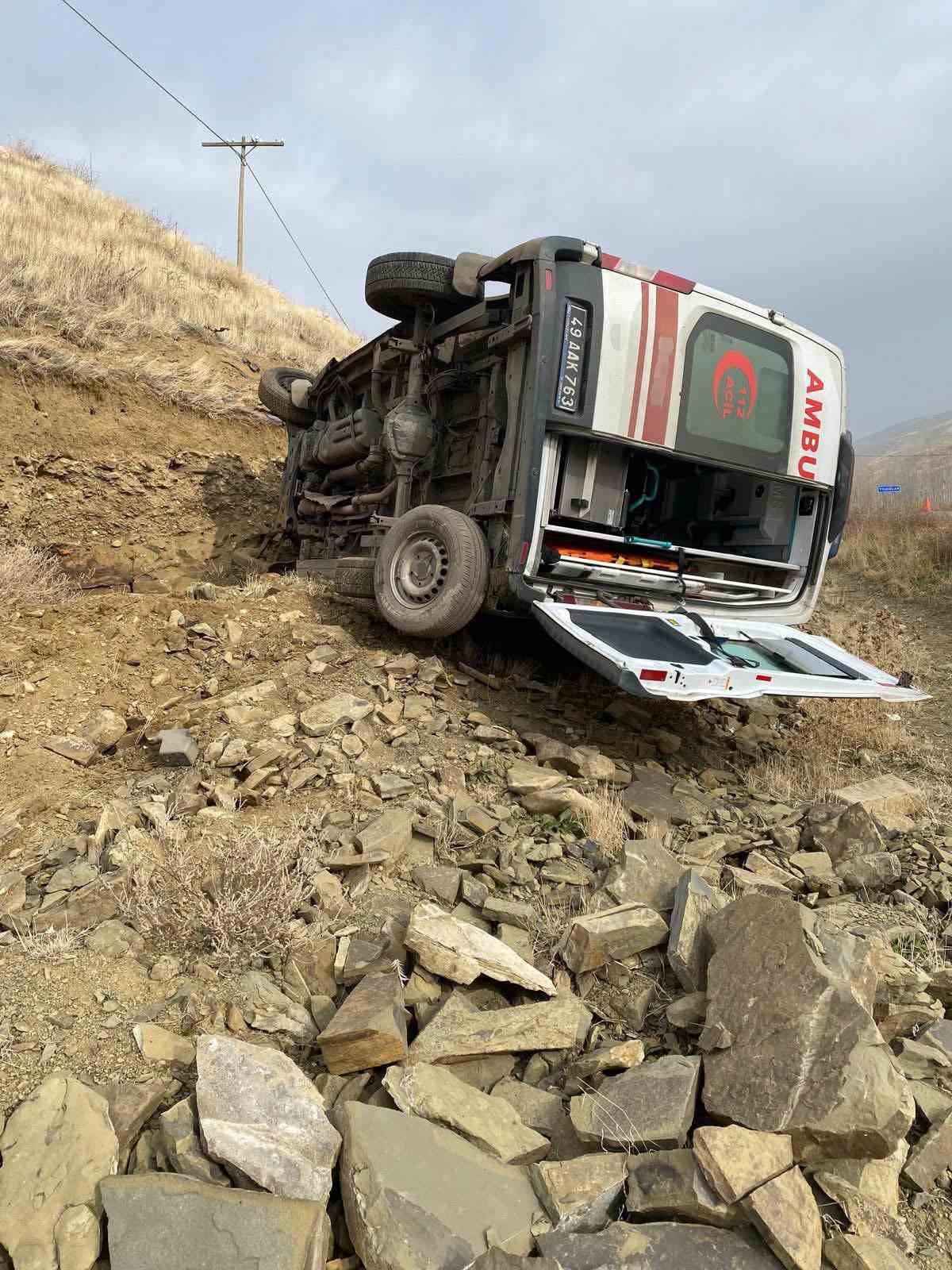 Muş’ta ambulans devrildi: 3 yaralı 5 musta ambulans devrildi 3 yarali 1
