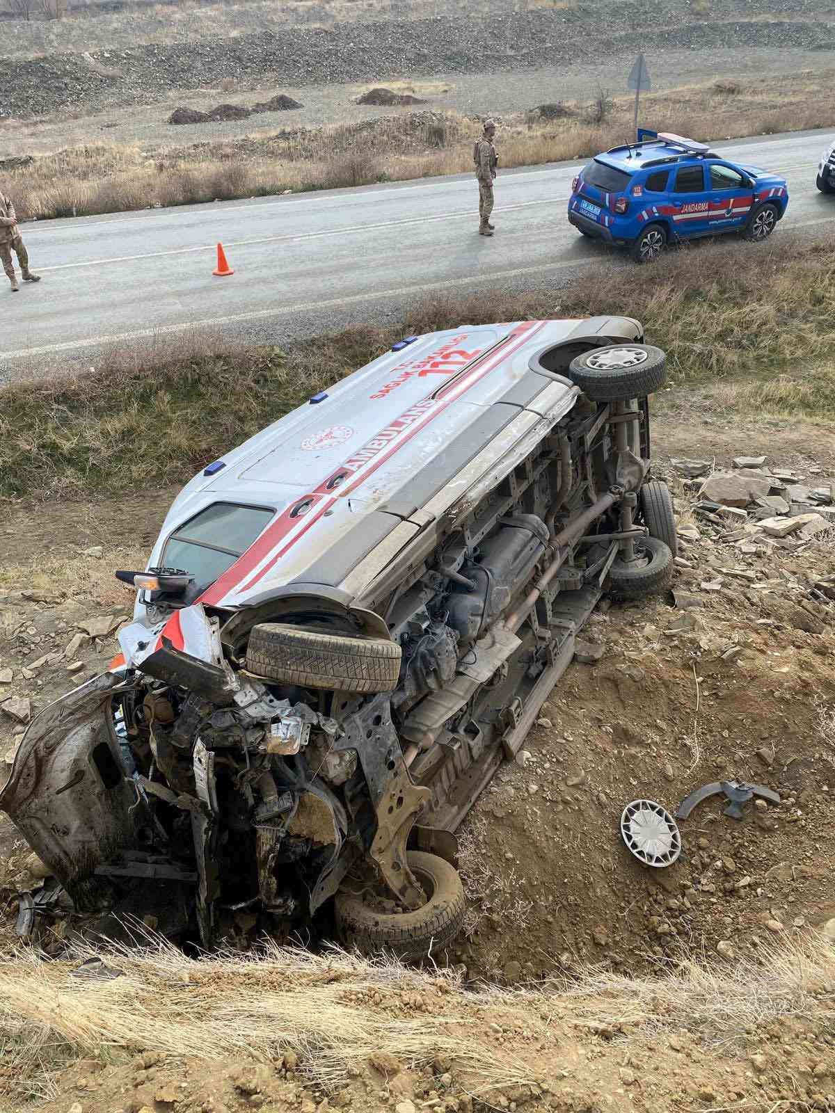Muş’ta ambulans devrildi: 3 yaralı 7 musta ambulans devrildi 3 yarali 3 T17whEzc