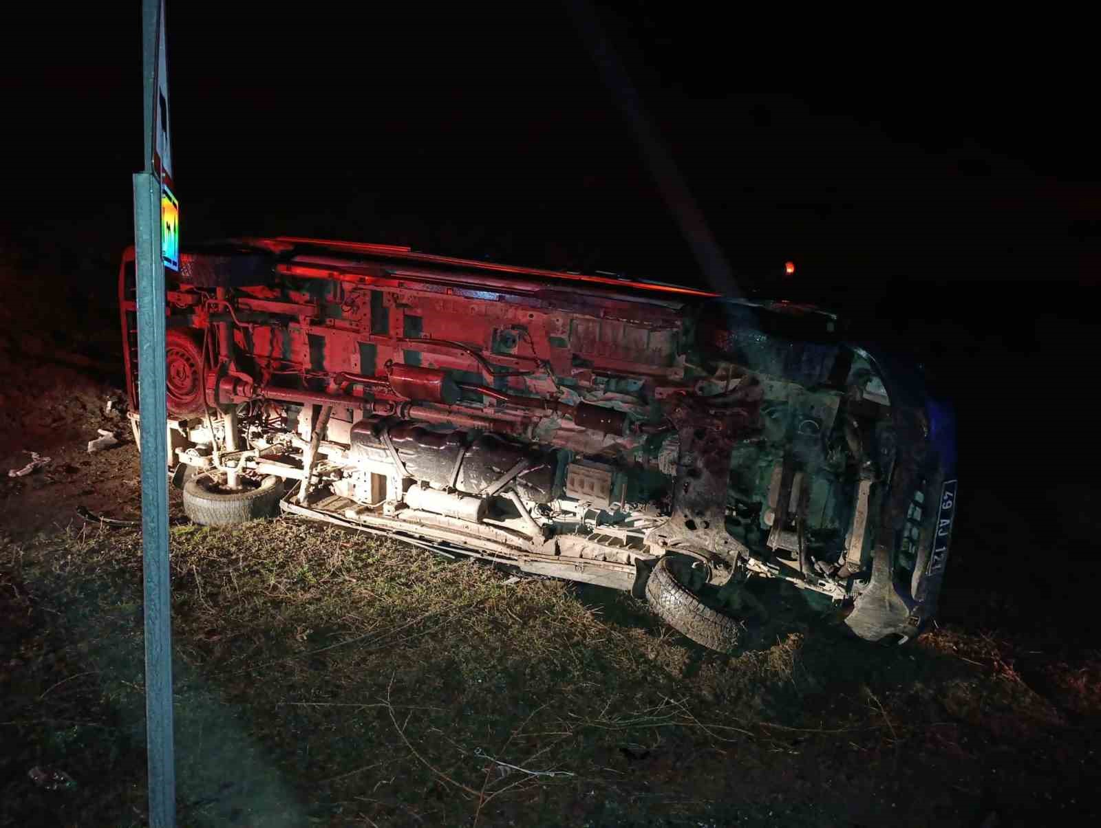 musta ambulansi devrildi 5 yarali 1 GDngG7Uv
