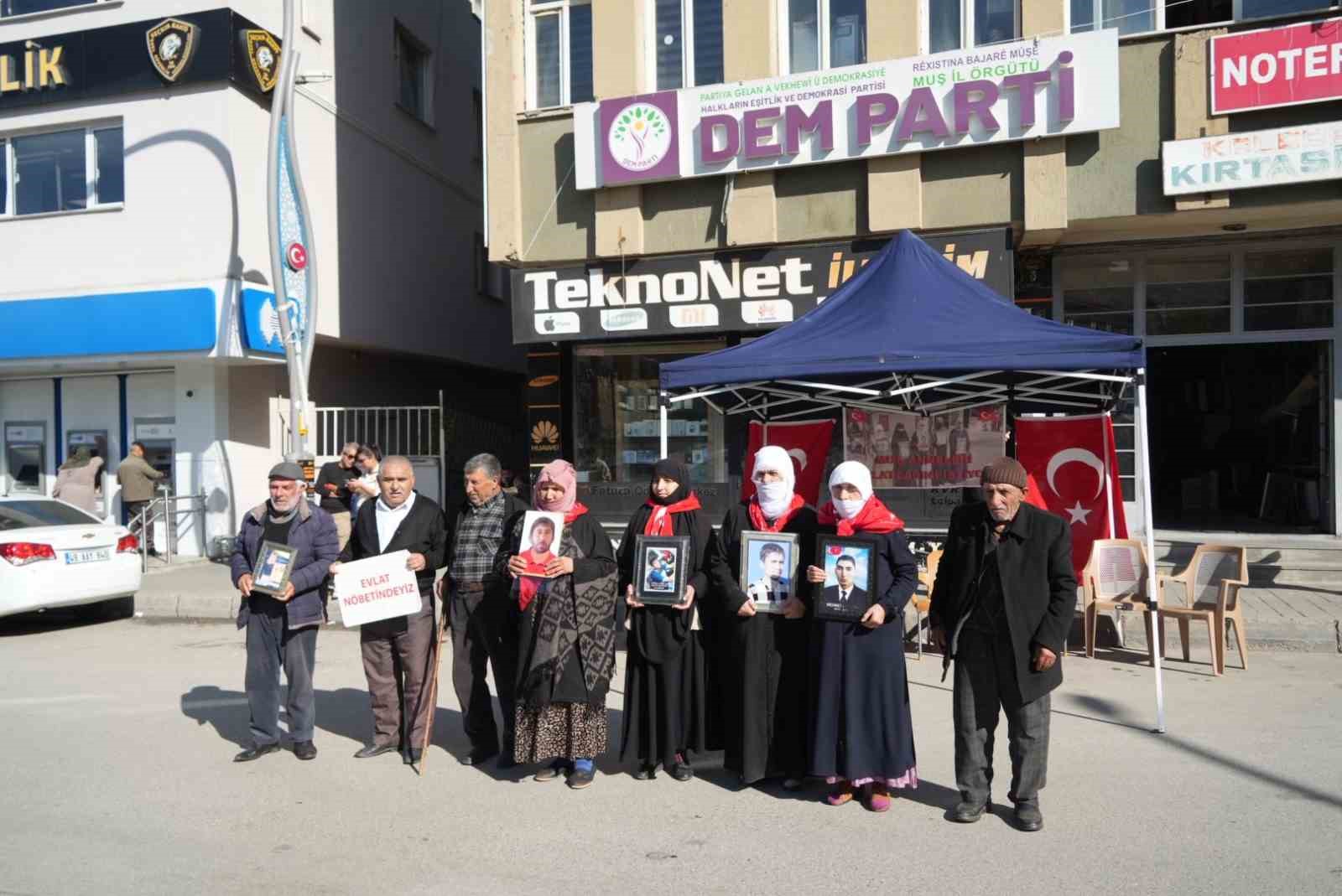 musta annelerin evlat nobeti devam ediyor 1 seX7FqnO