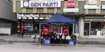 musta-annelerin-evlat-nobeti-devam-ediyor-PBt2AzuQ.jpg