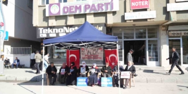 musta-annelerin-evlat-nobeti-devam-ediyor-c5VayIDf.jpg