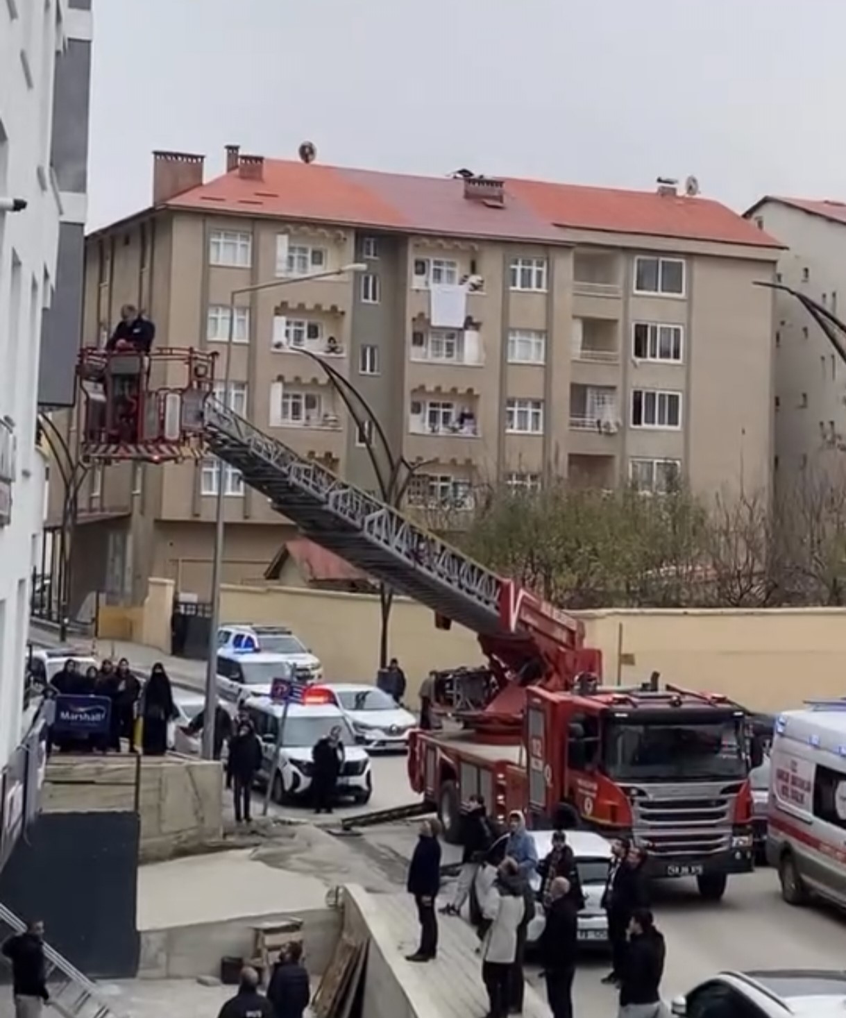 musta apartman dairesinde korku dolu anlar 1 Ug3Uaz1X