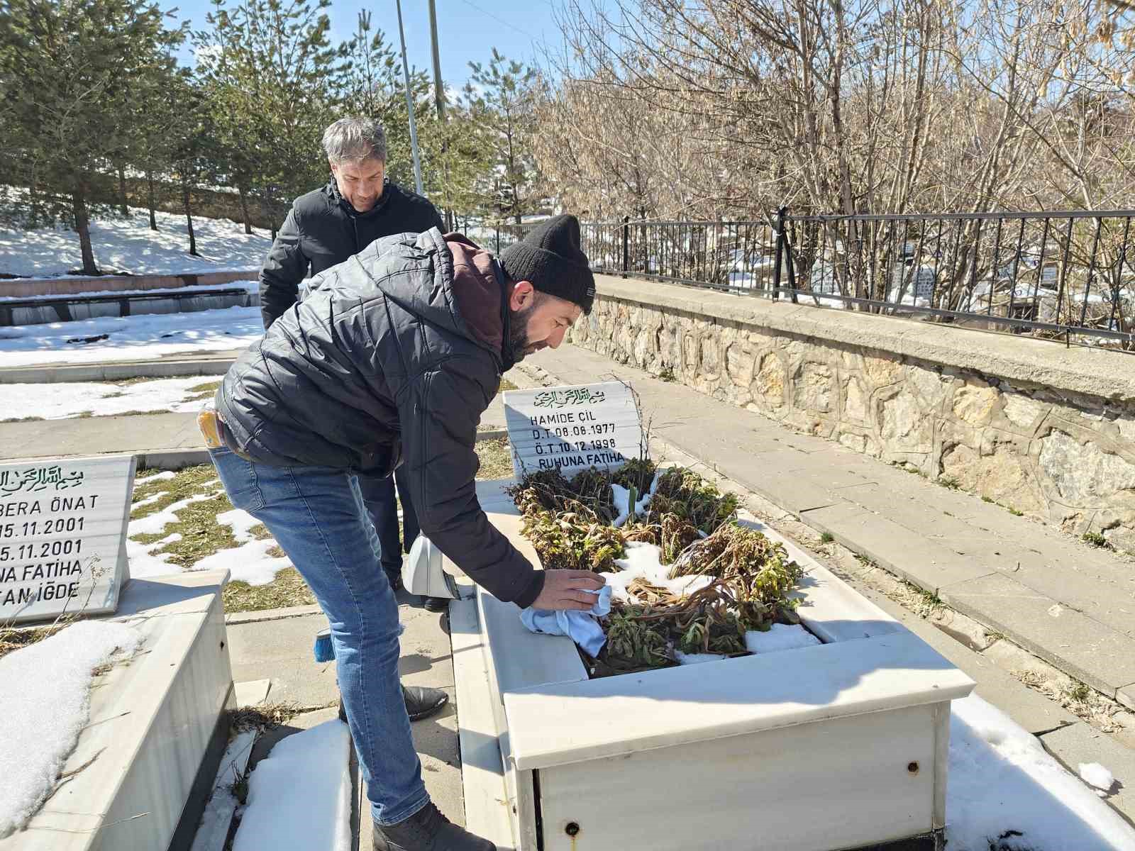 musta bayram oncesi sehit mezarliklarinda bakim ve temizlik yapildi 1 ZLWmPf12