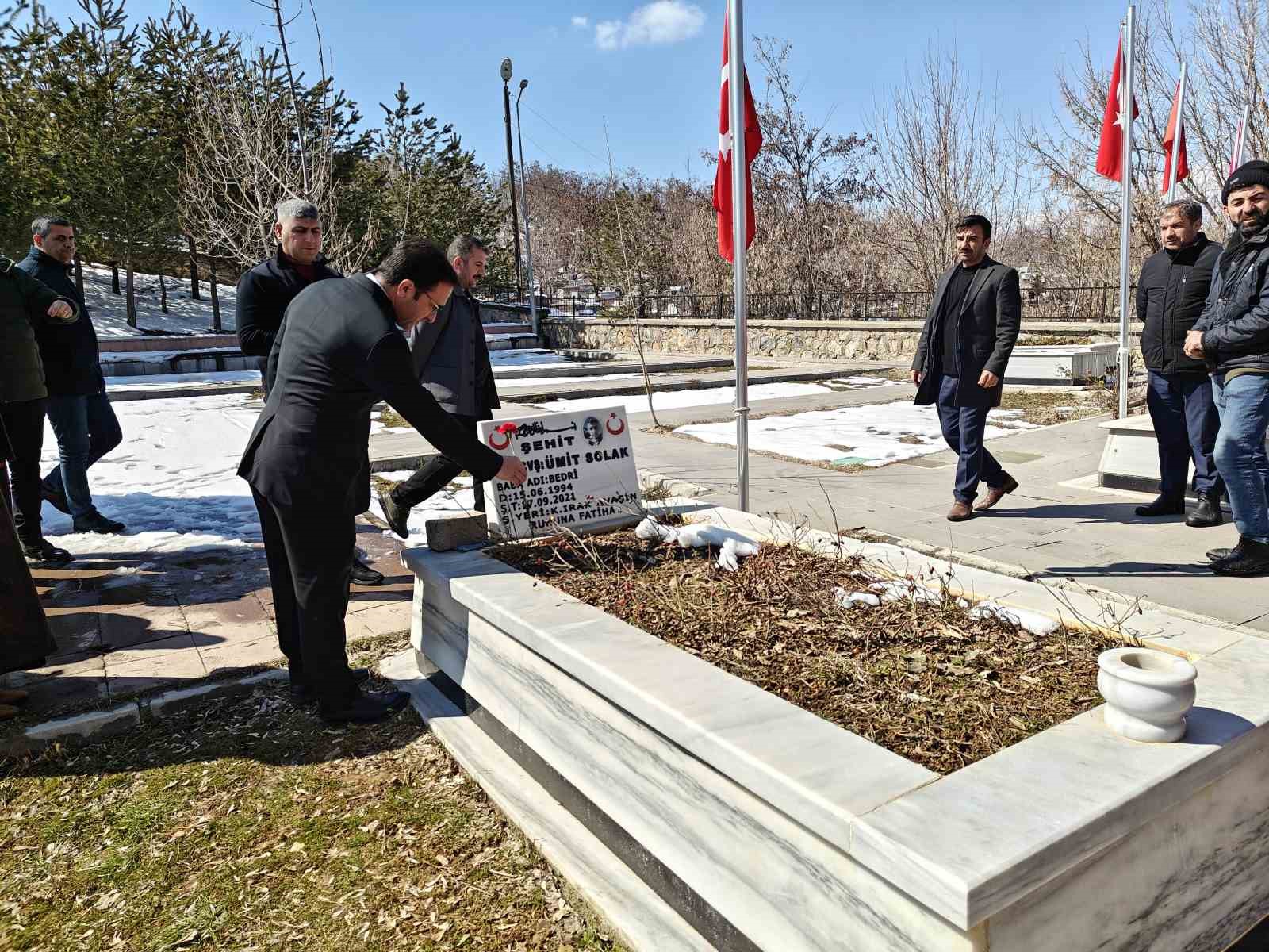 musta bayram oncesi sehit mezarliklarinda bakim ve temizlik yapildi 2 2g8enw2i