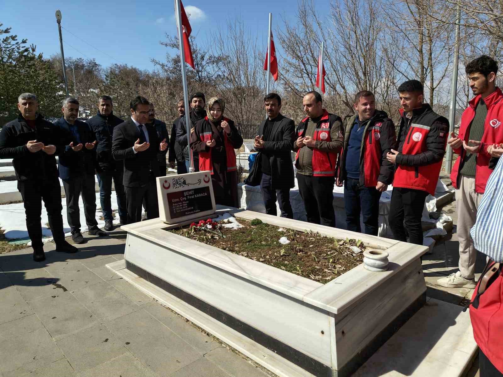 musta bayram oncesi sehit mezarliklarinda bakim ve temizlik yapildi 3 jdAesr2W