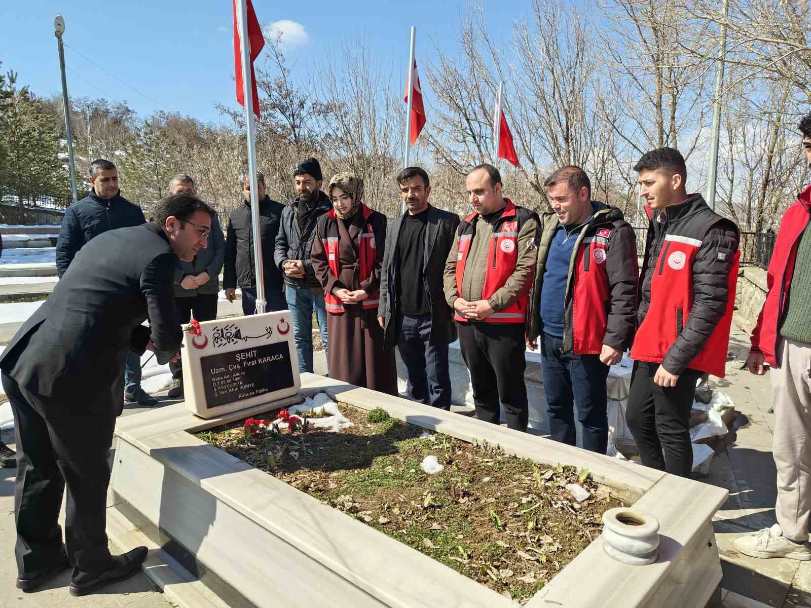 musta bayram oncesi sehit mezarliklarinda bakim ve temizlik yapildi 5 BDHAmebH