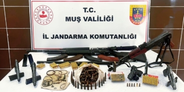 musta-cok-sayida-silah-ve-muhimmat-ele-gecirildi-B9WQul2d.jpg