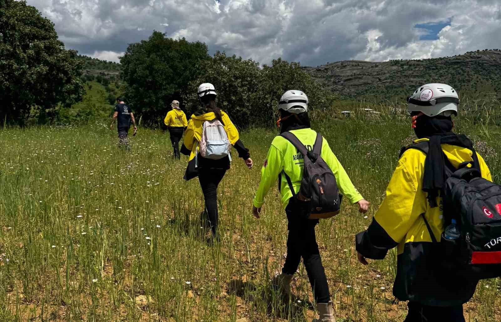 musta dereye dusen kayip kadin batmanda araniyor 1 gBwHRNEJ