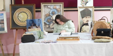 musta-down-sendromlu-rabianin-sanatla-yukselen-basarisi-PkSU64Av.jpg