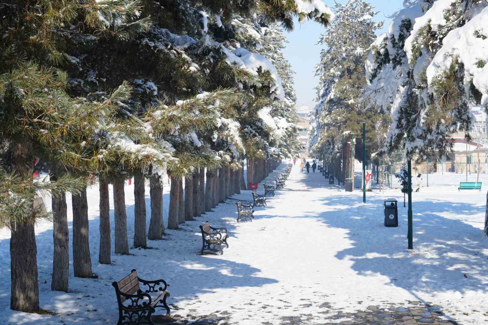musta eksi 28 derece goletler dondu catilarda buz sarkitlari olustu 1 jHlZvNBr