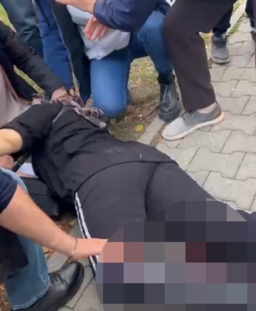musta-eski-es-dehseti-pompali-tufekle-vurulan-kadin-agir-yaralandi-6ZmQRuKK.jpg