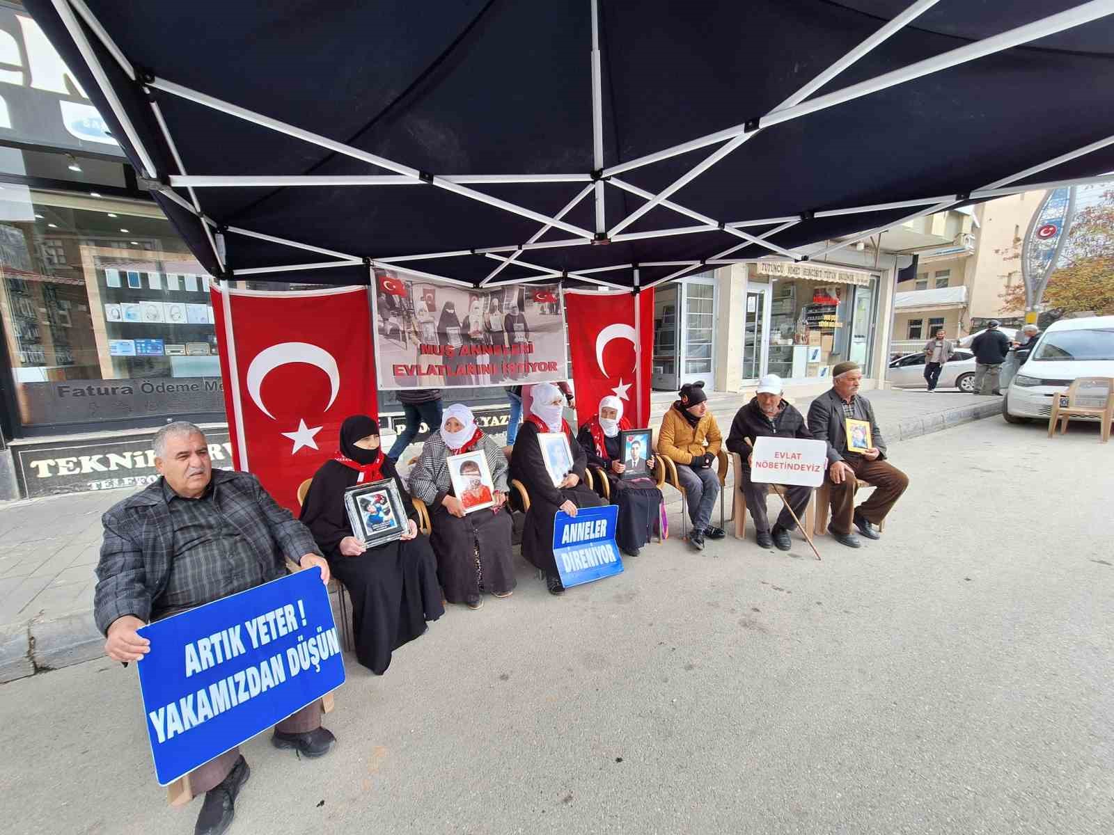 musta evlat nobetindeki ailelerden teslim olsun cagrisi 3 cpXYWSbd