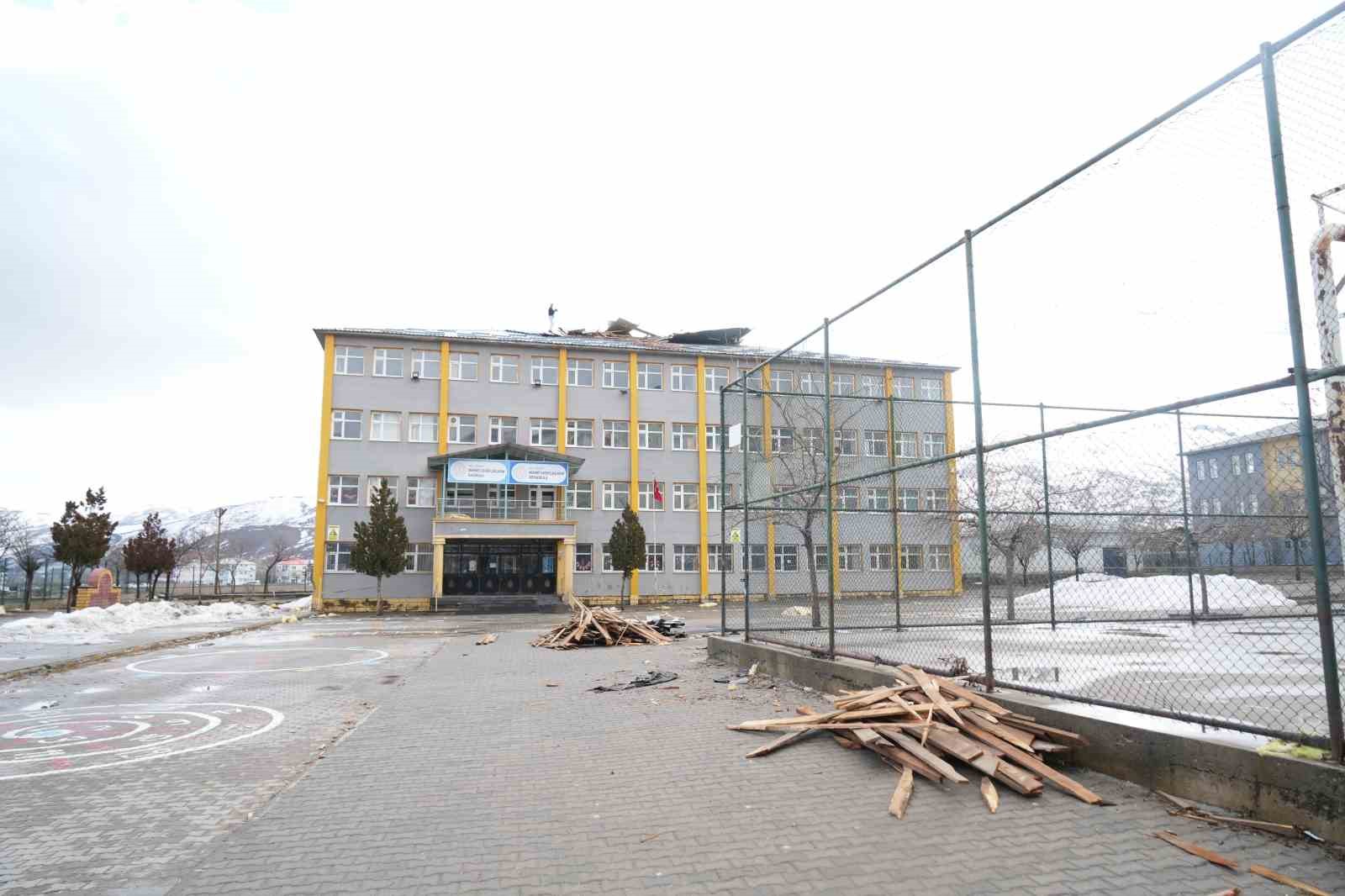 musta firtina okul catisini ucurdu egitime ara verildi 1 j8FXIwP1