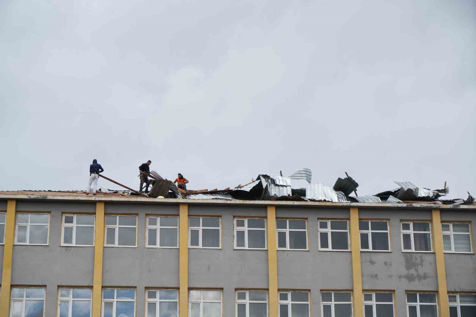 musta firtina okul catisini ucurdu egitime ara verildi 3 JtRQszCJ